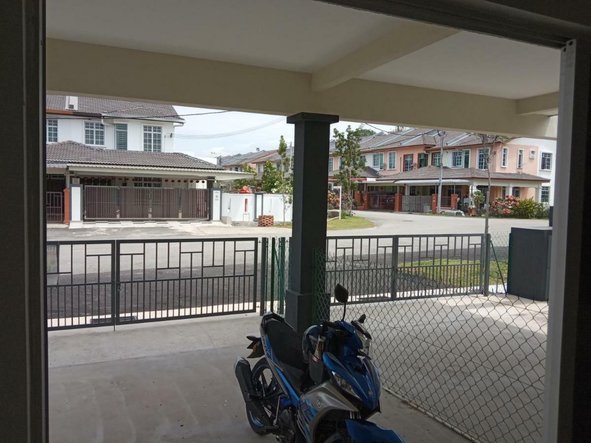 Ammaira Homestay@Alor GajahSimpang Empat  エクステリア 写真